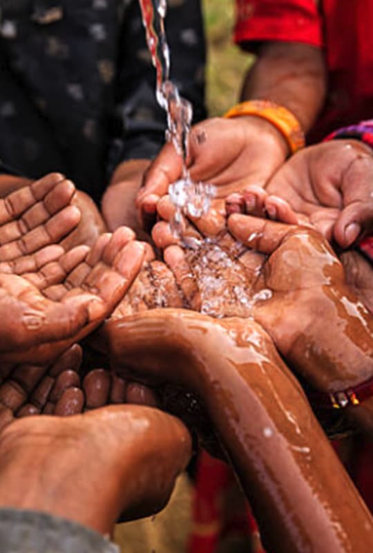 People eating at Tony Roma's