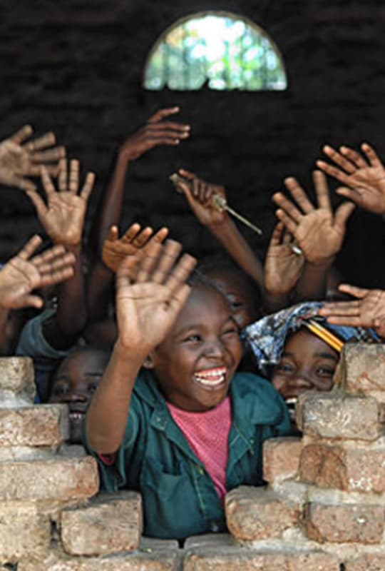 People eating at Tony Roma's